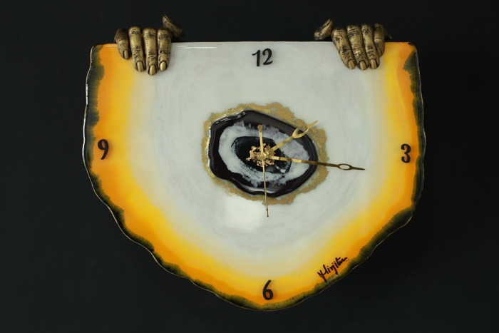 lava-resin-art-clock1